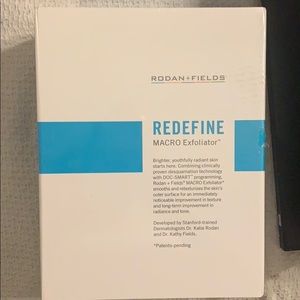 RODAN + FIELDS REDEFINE MACRO EXFOLIATOR